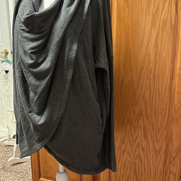 Athlete oversized gym cover up - Picture 2 of 4